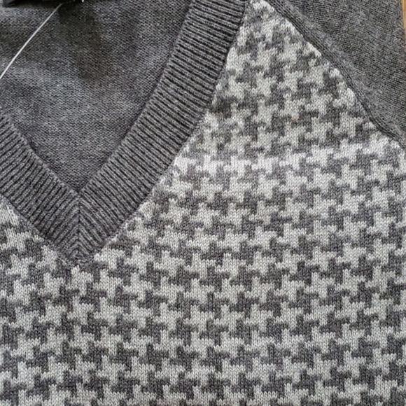 Banana Republic Houndstooth Raglan V-Neck Sweater - Picture 2 of 4